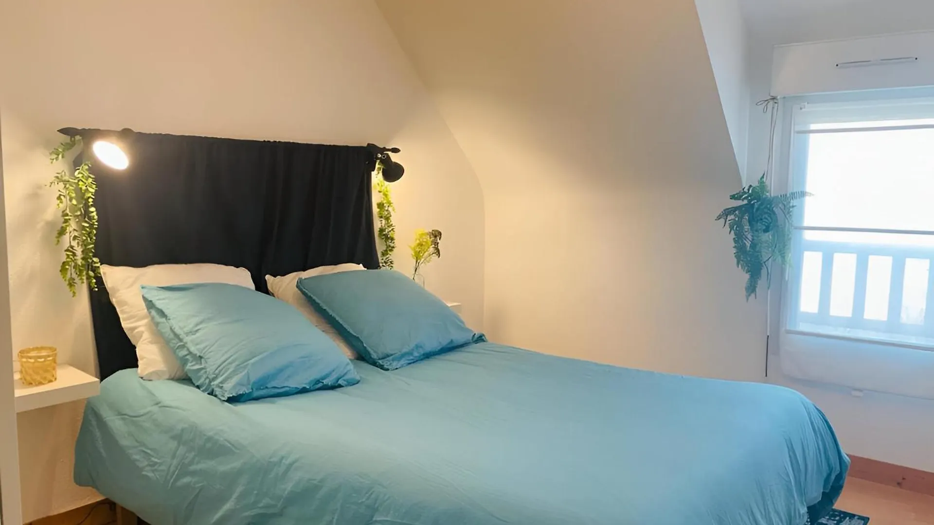 Bord De Mer, Maison Paisible Et Renovee A Penvins Sarzeau 0*,  France